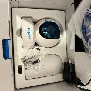 Reolink Blue and Gold Packaging